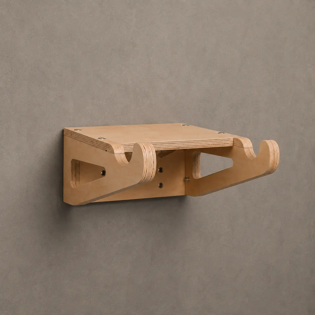 Soporte mural de madera para bicicleta, casco y accesorios